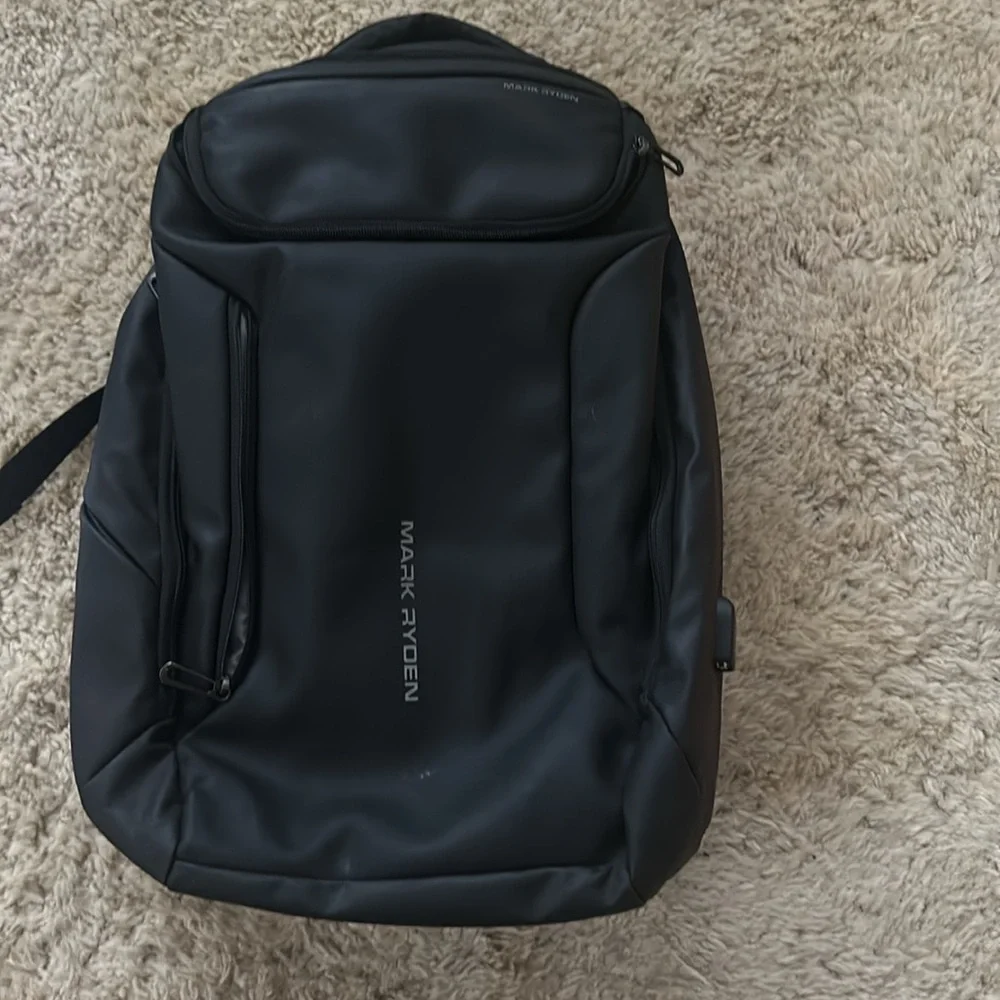 Backpack - Picture 3 of 6